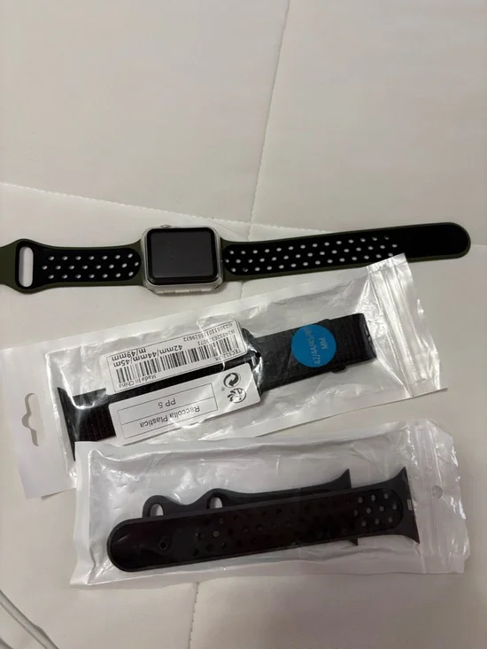 Apple Watch - Picture 2 of 4